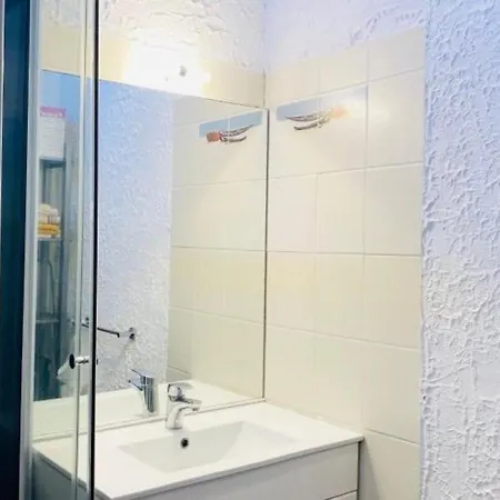 T3 Avec Terrasse & Clim, 6 Couchages, A 1.3 Km De La - Fr-1-63-309 *